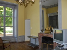 The salon with a view of the grounds